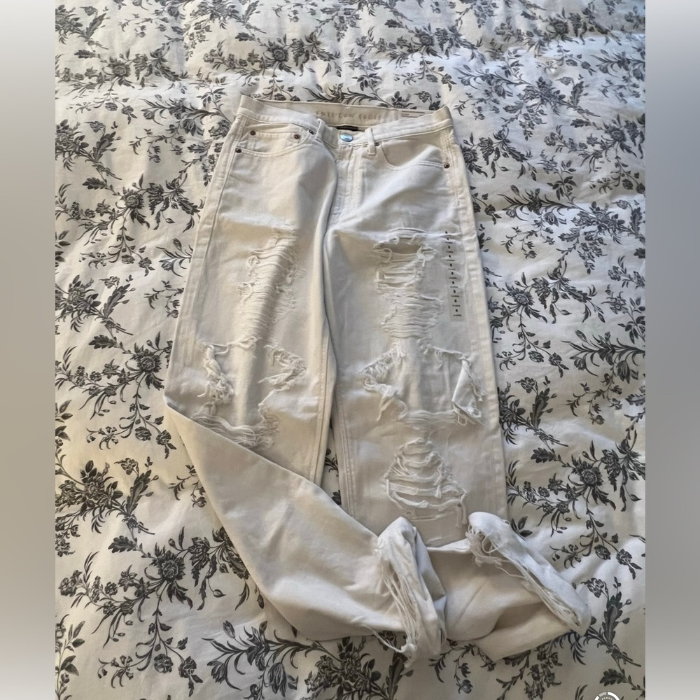 American eagle distressed 90s boyfriend jeans